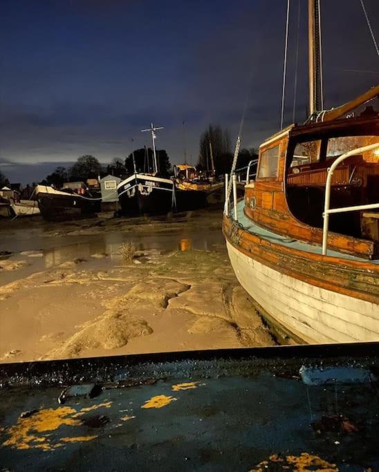 Toosey Lass - St Osyth Creek Saint Osyth Exterior photo